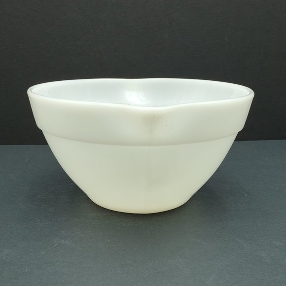 Fire King White Milk Glass Batter Bowl Anchor Hocking Handled Mixing Bowl Spout - Picture 3 of 8